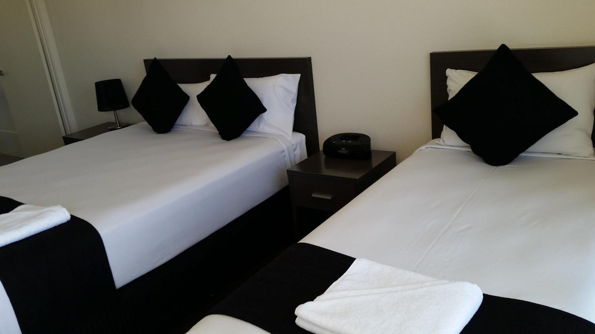 Dooleys Tavern&Motel Capella Esterno foto