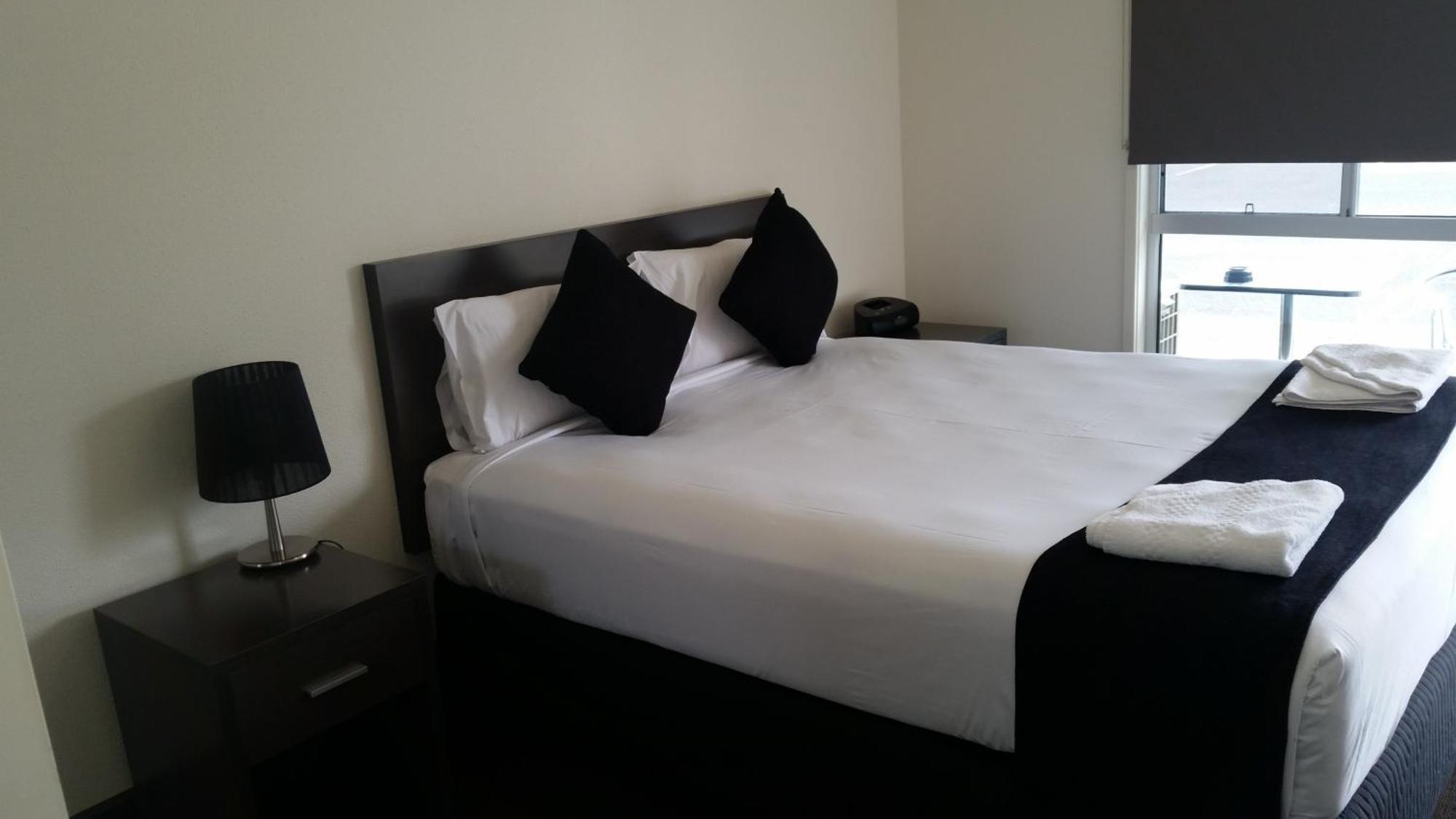 Dooleys Tavern&Motel Capella Esterno foto