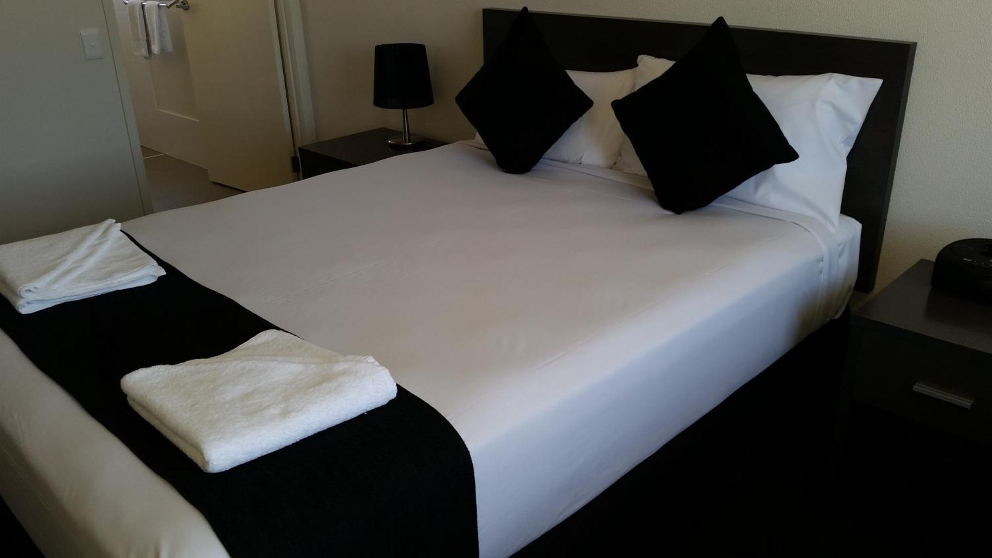 Dooleys Tavern&Motel Capella Esterno foto