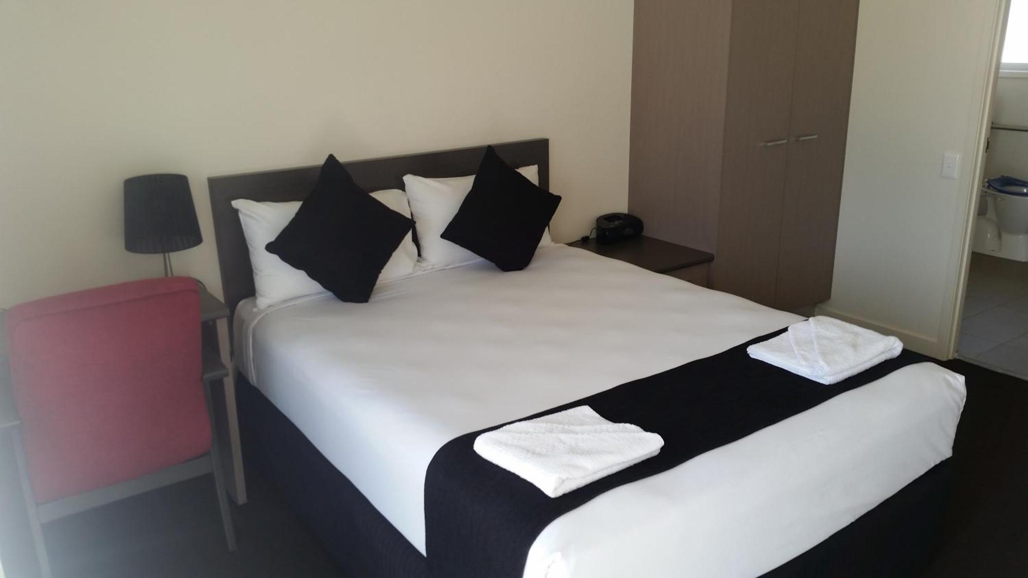Dooleys Tavern&Motel Capella Esterno foto