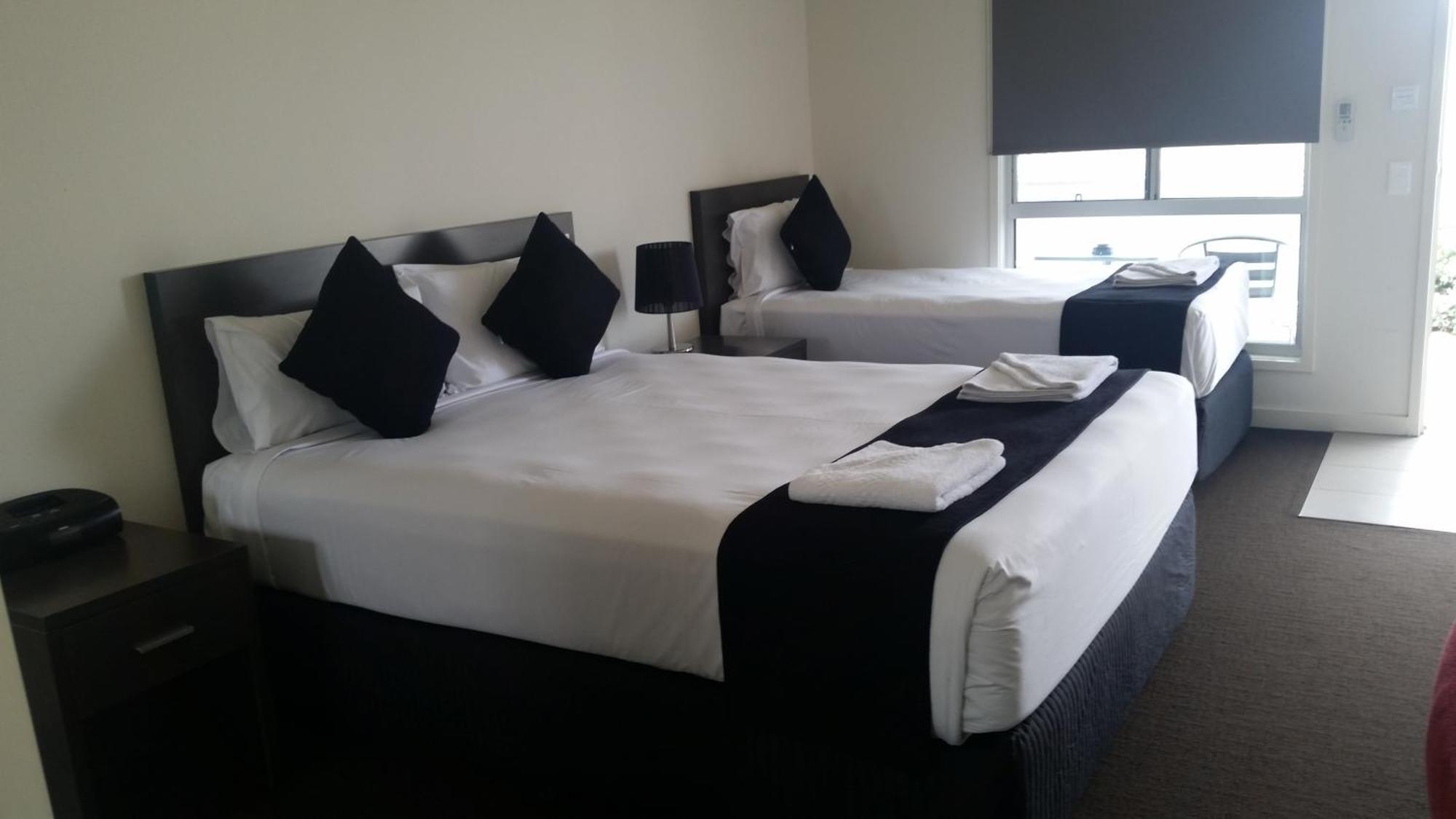 Dooleys Tavern&Motel Capella Esterno foto