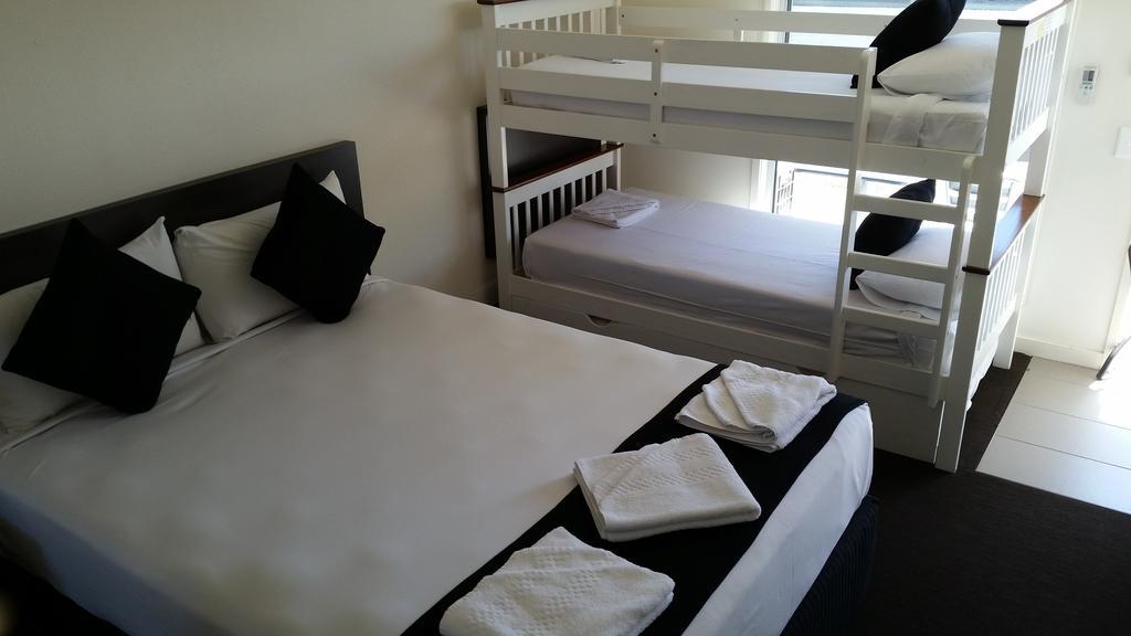 Dooleys Tavern&Motel Capella Esterno foto
